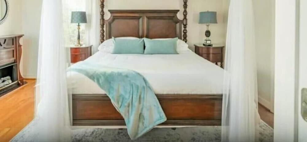 Azalea Suite