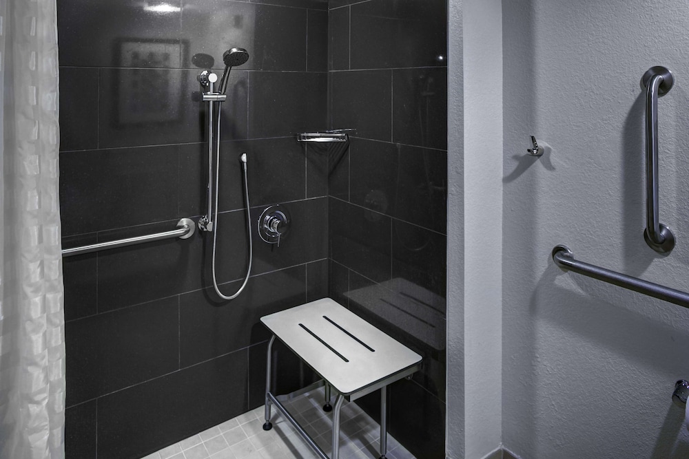 Suite, 1 Bedroom, Accessible, Bathtub - Photo 7