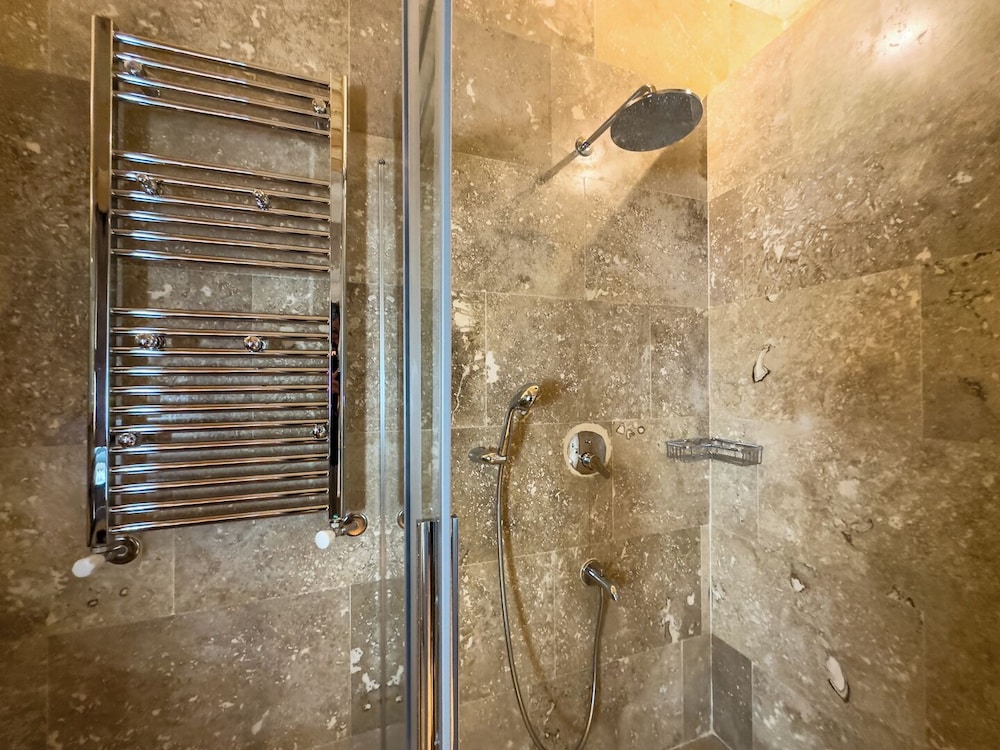 Deluxe Suite photo 2
