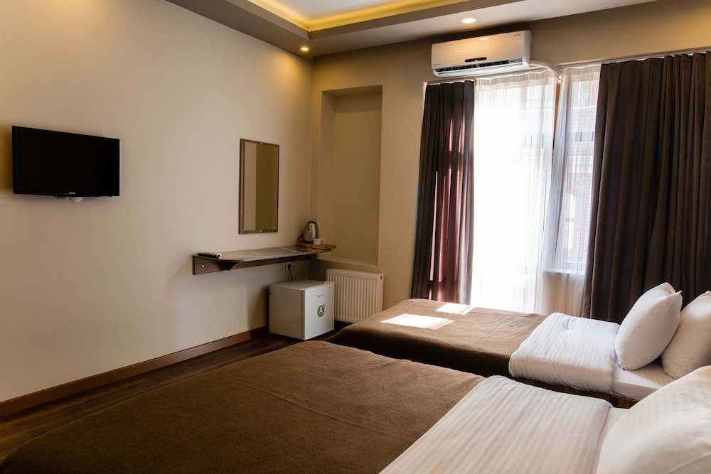Deluxe Double Or Twin Room photo 2