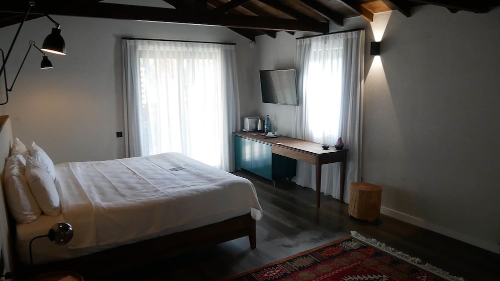 Suite (Beaujolais) photo 2