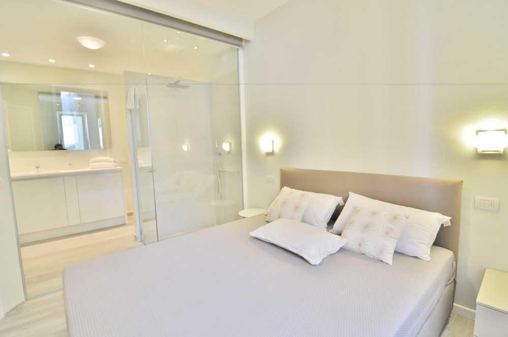 Apartment, Annex Building (Menta)