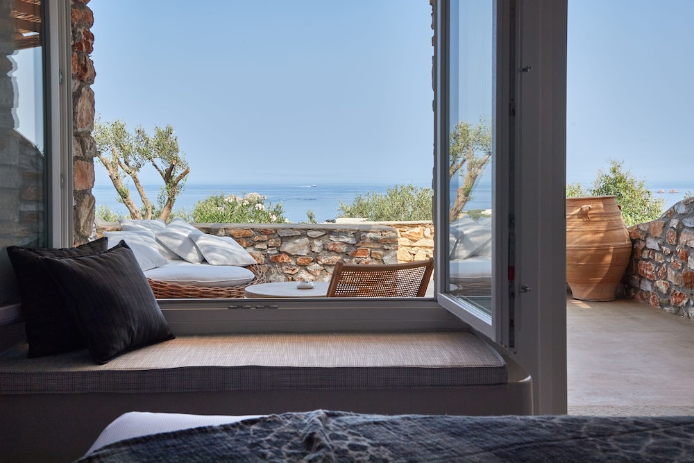 Cave Deluxe Double Room, Outdoor Jetted Tub, Sea View