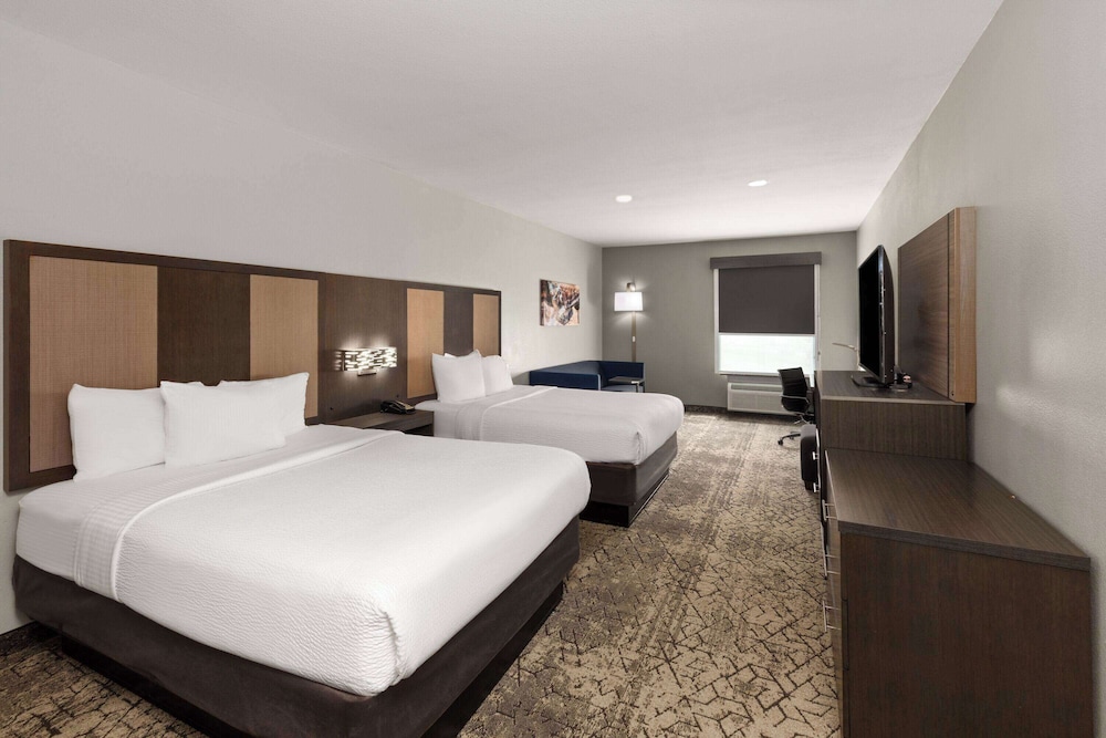 Executive Suite, 2 Queen Beds, Non Smoking photo 1