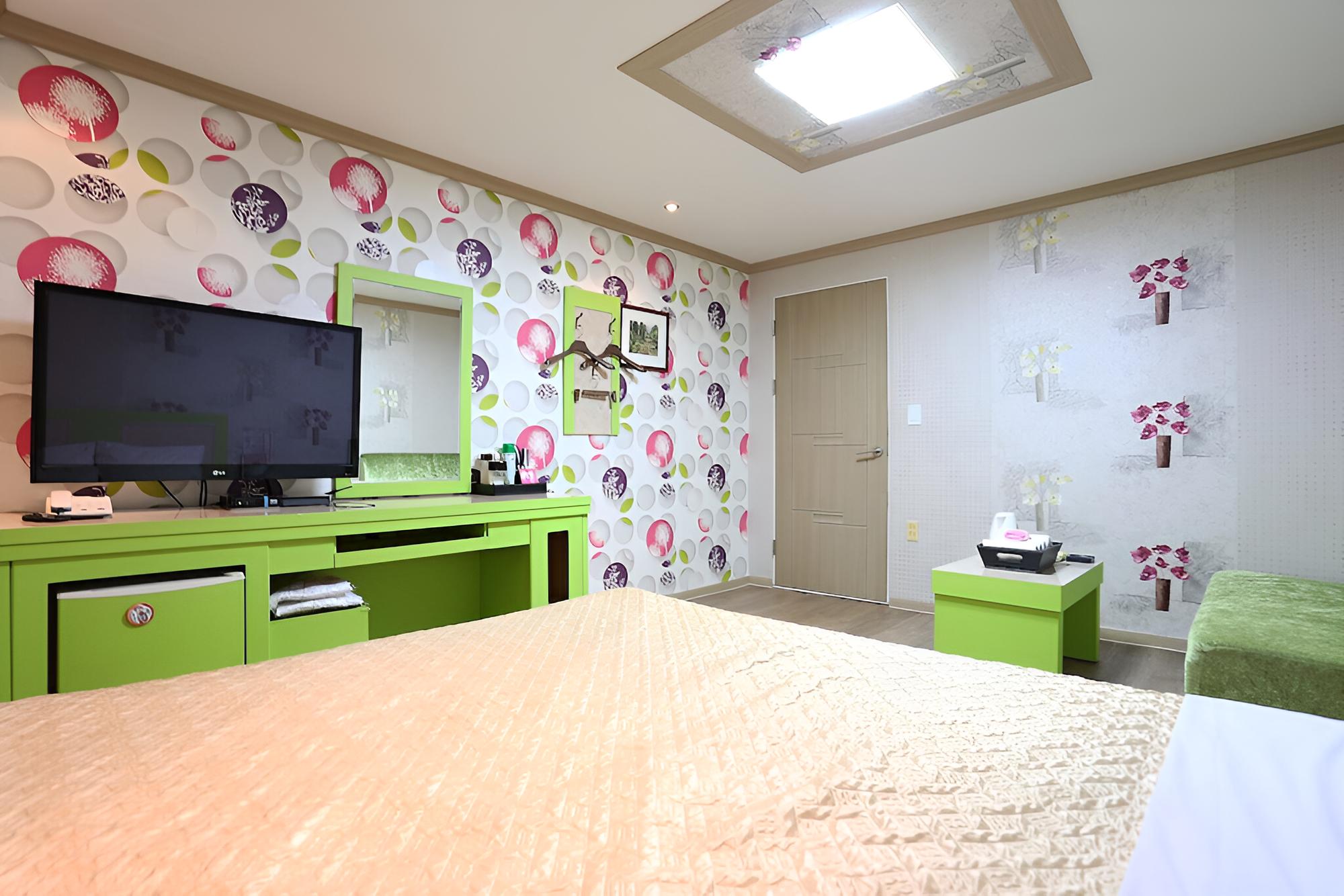 Room (Standard Room) - Photo 3