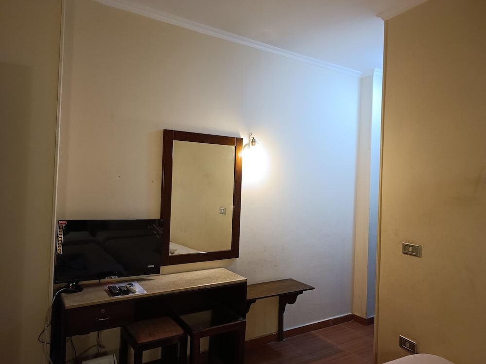 Standard Triple Room, City View - Photo 2