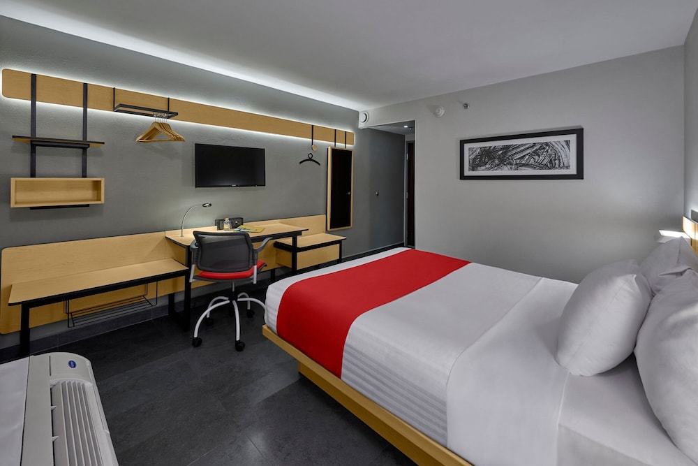 Room, 1 Queen Bed (View) - Photo 1