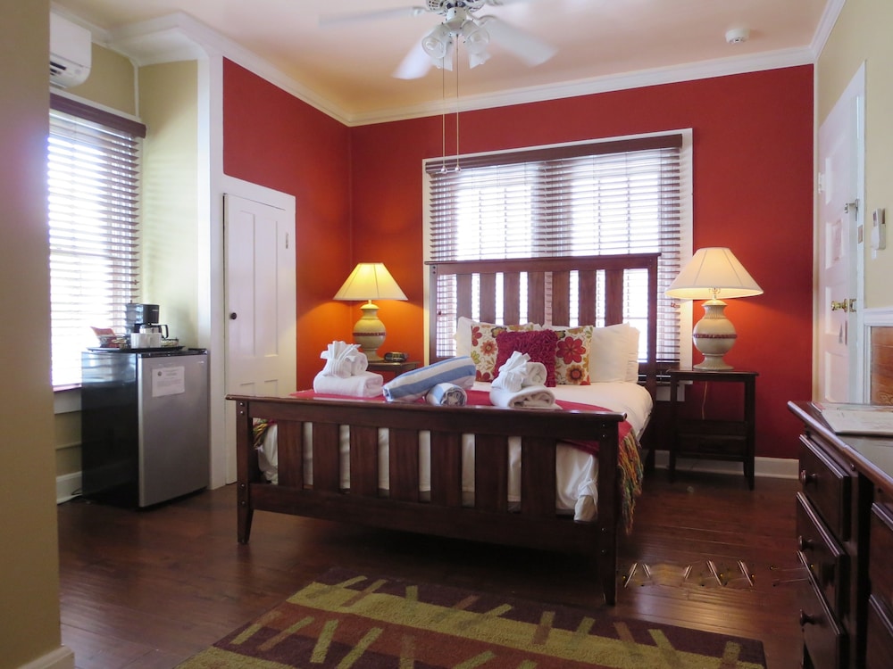 Queen Room photo 3