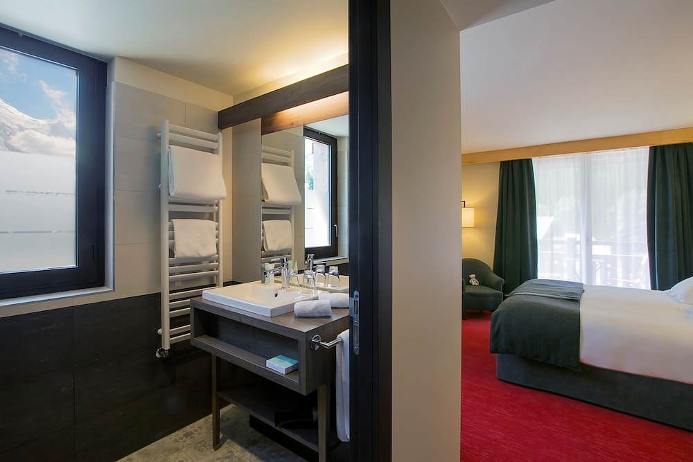 Deluxe Double Room, Balcony (View Mont Blanc) - Photo 1