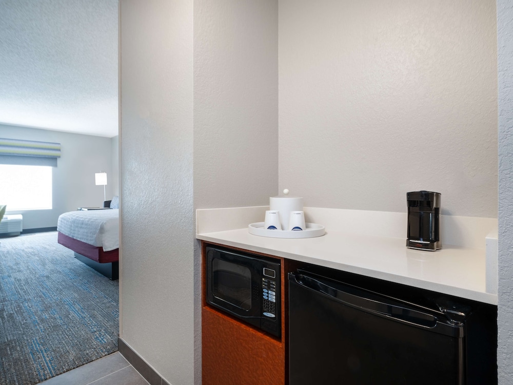 1 King Deluxe Room, Non-Smoking - Photo 3