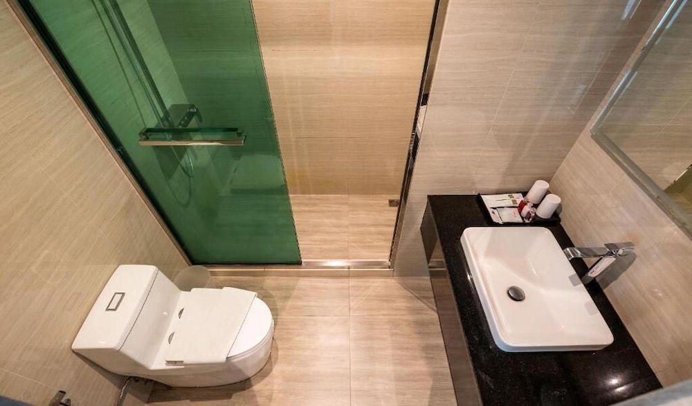 Deluxe Twin Room with Balcony - Photo 6