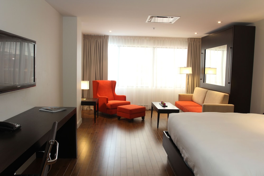 Room One King with Sofa Queen Murphy Bed