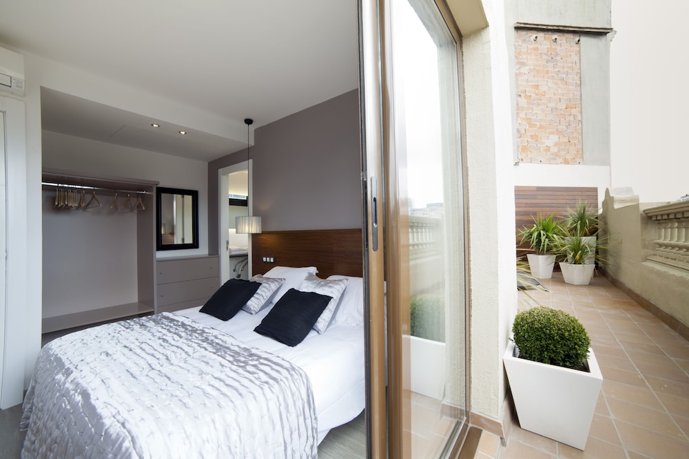Apartamento (Ático, Ronda Universitat 13)