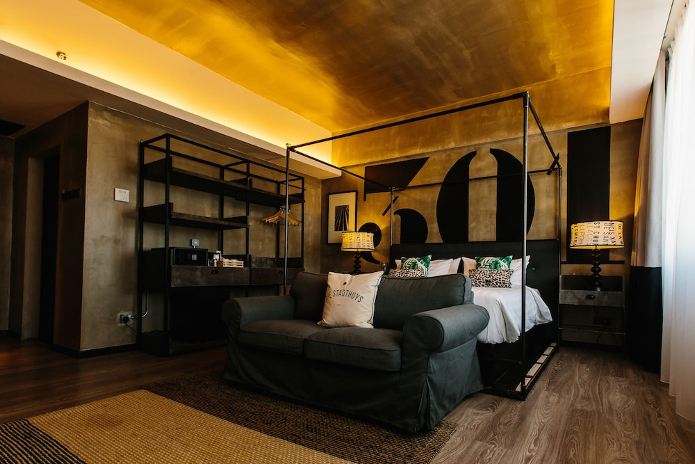 Premier Room, 1 King Bed, City View