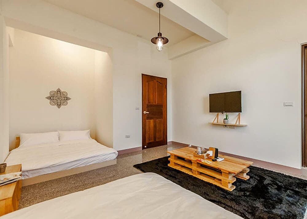 Basic Quadruple Room photo 2