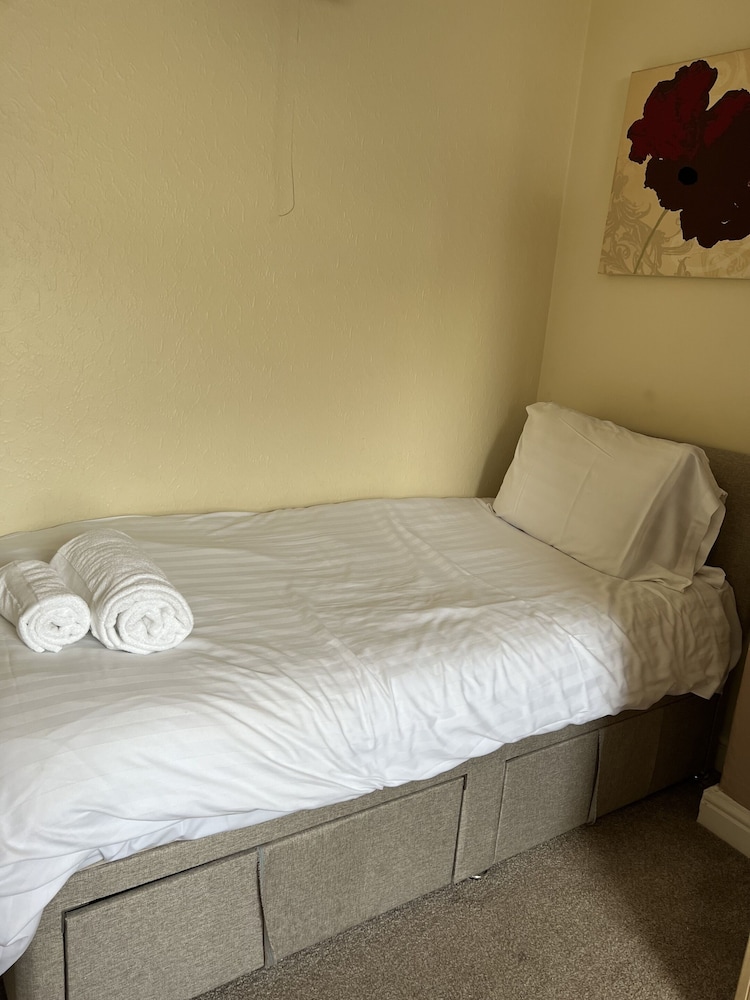 Standard Twin Room, Shared Bathroom photo 2