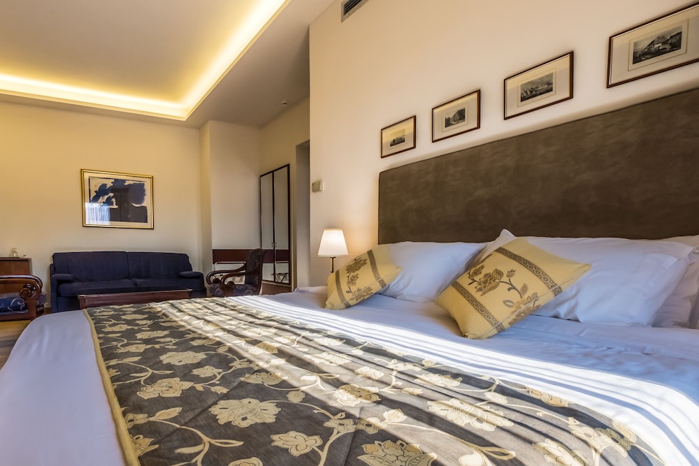 Executive Quadruple Room, City View