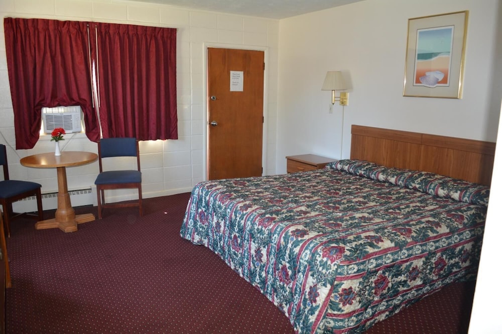 Standard Room, 1 King Bed photo 3