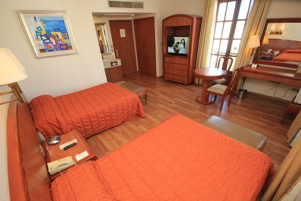 Standard Double Room - Photo 12