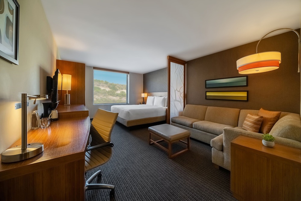 Deluxe Room, 1 King Bed with Sofa bed, Golf View photo 3