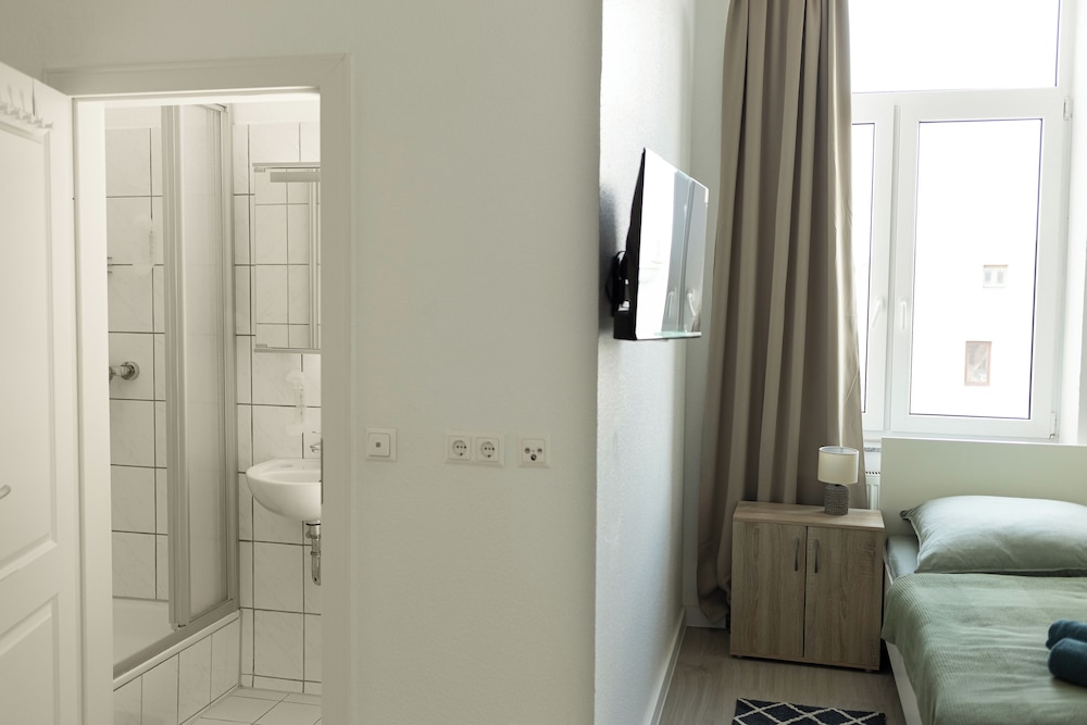 Basic Double or Twin Room photo 3
