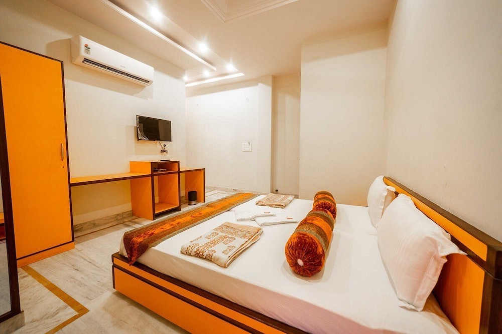 Deluxe Double or Twin Room - Photo 11