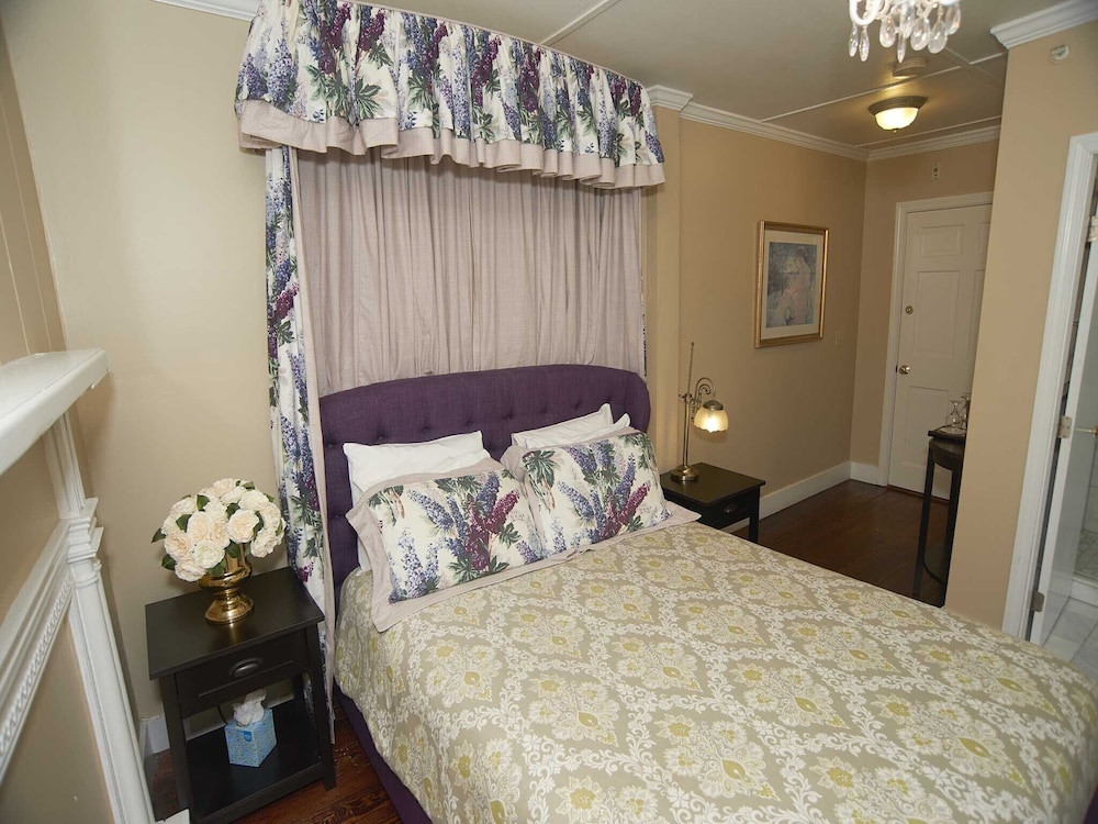 Standard Double Room, Ensuite (The Manor 115 Queen (no p)