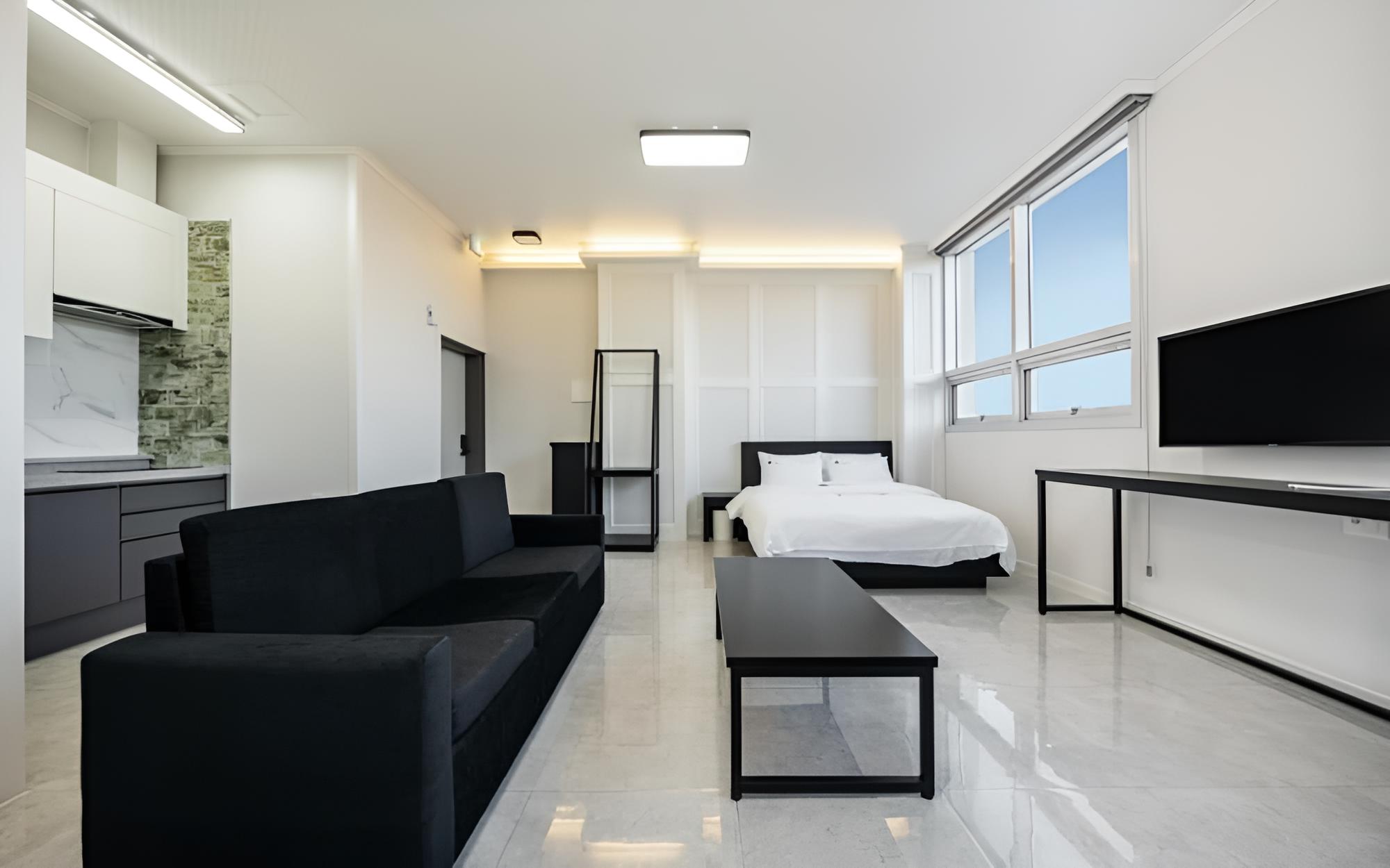 Room (Room 102) - Photo 4