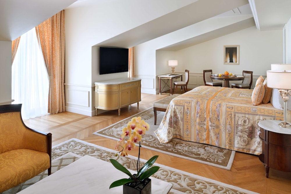 Superior Room (Versace, Creek View)