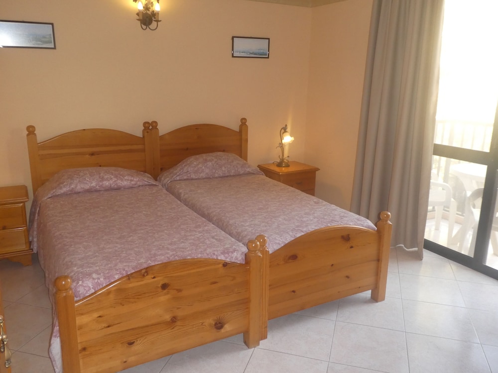 Twin Bed Economy