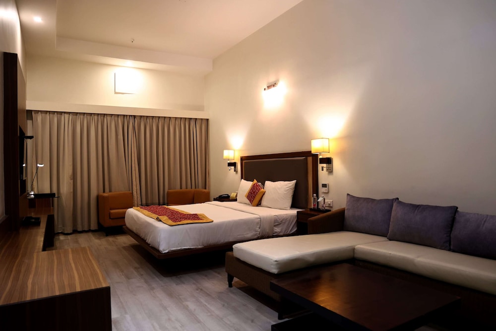 Fern Club Room - Photo 1