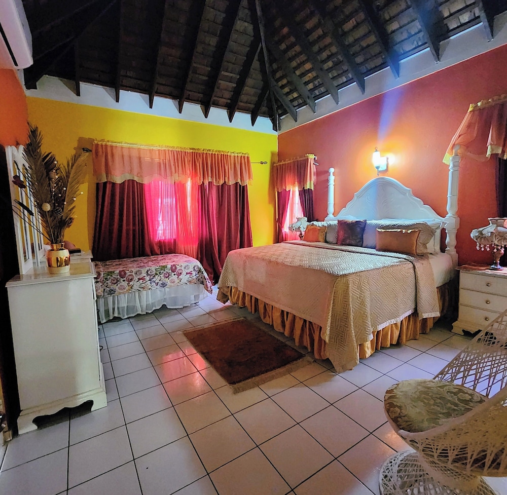 Comfort Room, Multiple Beds, Balcony