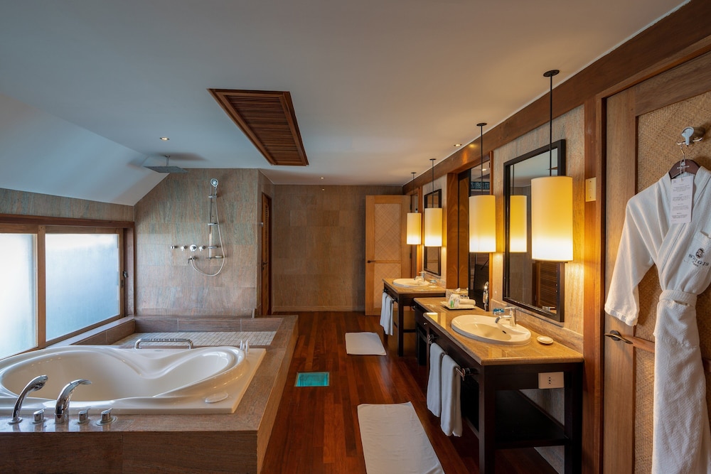 Superior Villa, 1 King Bed, Lagoon View (overwater)