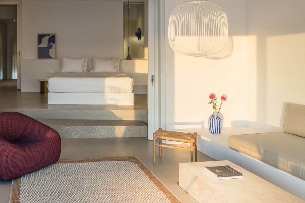 The Saint Suite with private infinity heated pool and 180o Caldera View