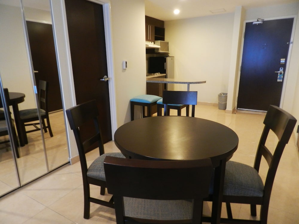 Suite, 1 King Bed, Ocean View