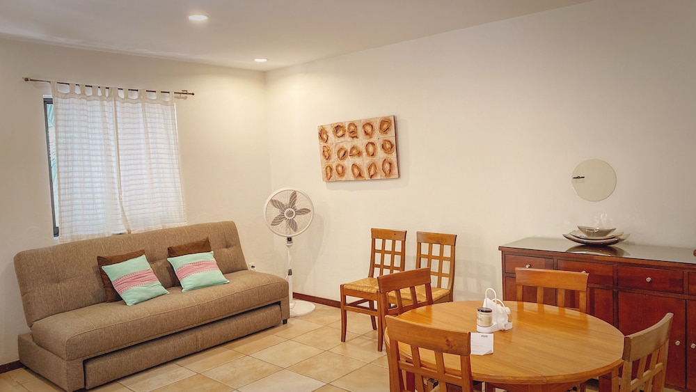 Suite 3 photo 1