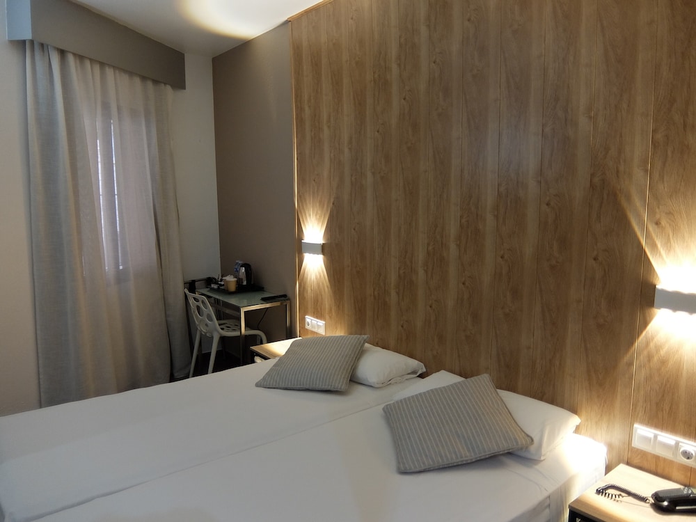 Economy Double or Twin Room photo 3