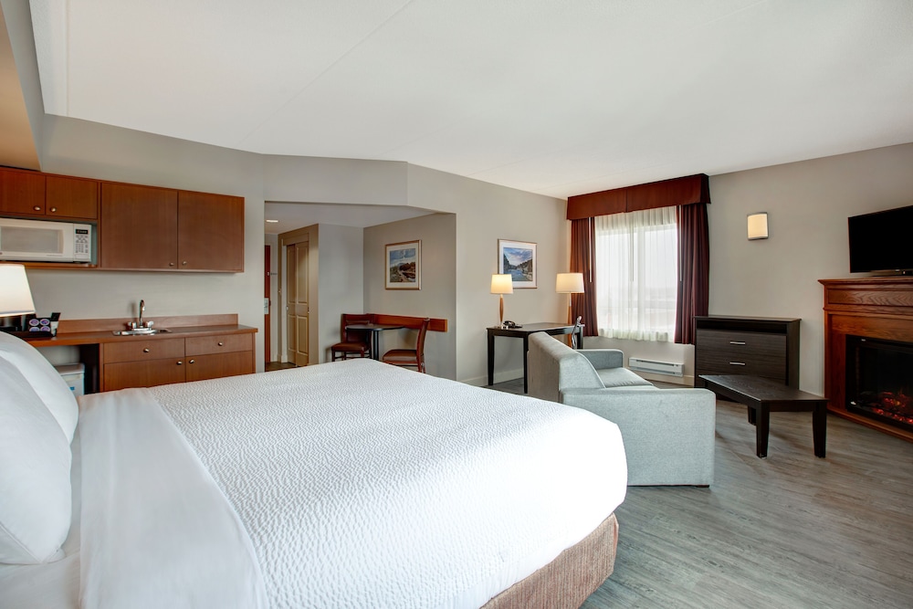 Single Room, 1 King Bed, Non Smoking (with Sofa Bed) photo 1