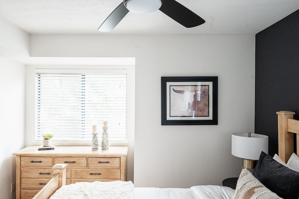 House, 1 Queen Bed, Patio, City View (6380 S Boston St #6-1363) photo 2