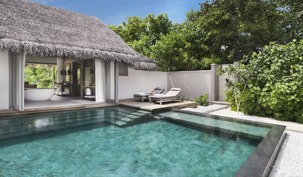 One Bedroom Beach Pool Residence