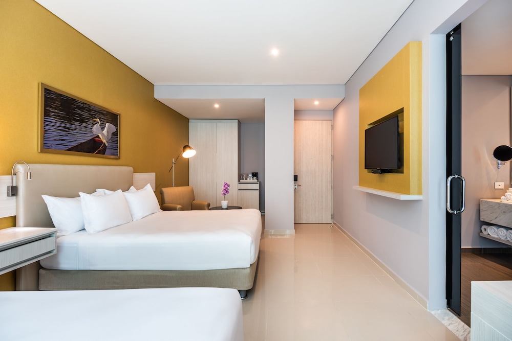 Standard Room, 2 Queen Beds, City View (High Floor) photo 3