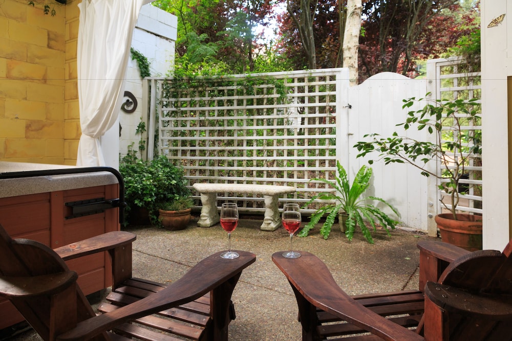 03-Cut glass suite