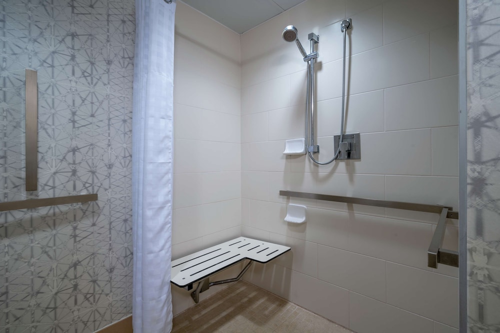 Suite, Multiple Beds, Accessible (Roll-In Shower) - Photo 6