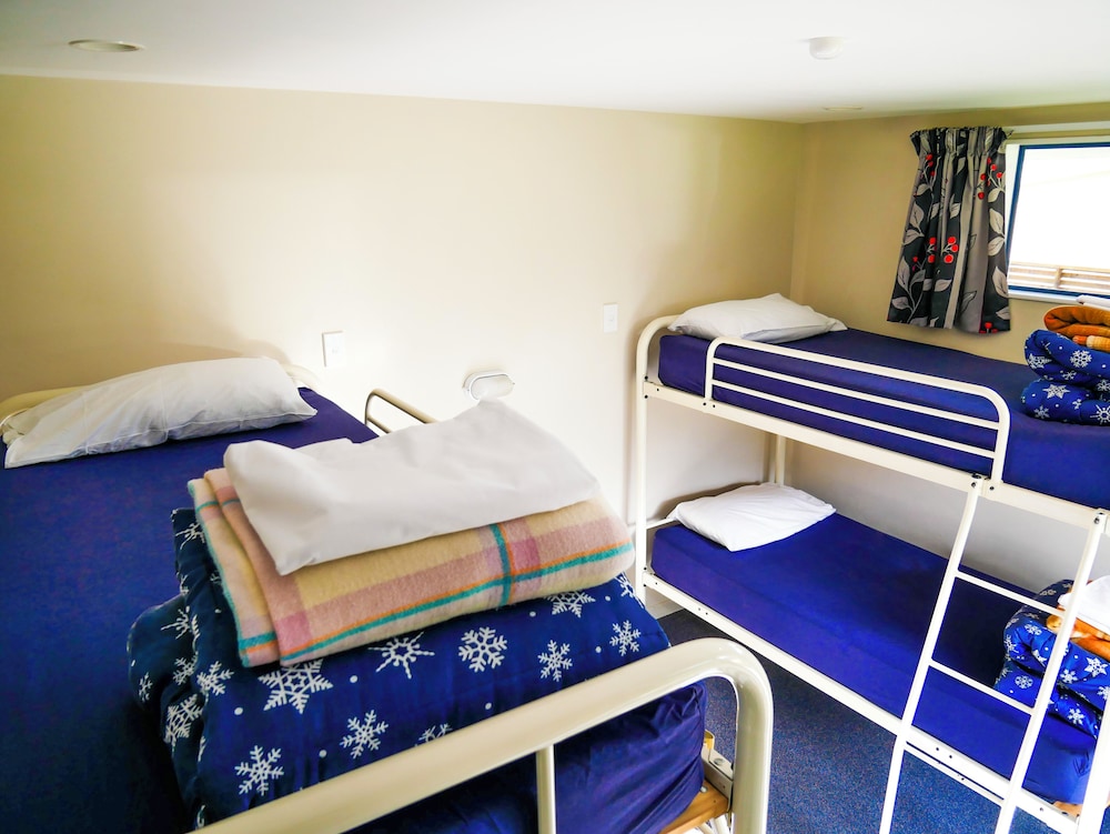 Basic Room, Multiple Beds, Shared Bathroom (No Towels Provided - Shared Bathroom) photo 3