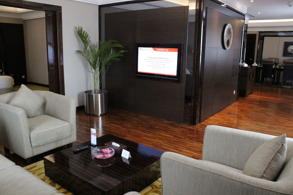 Presidential Suite, 1 King Bed, Sea View photo 2