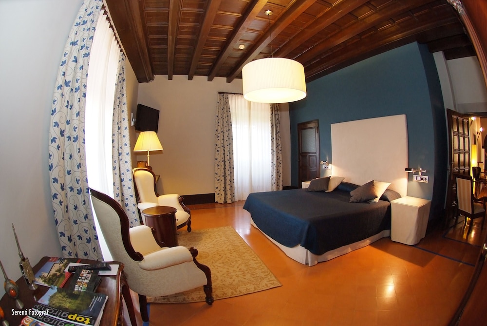 Suite - Photo 2