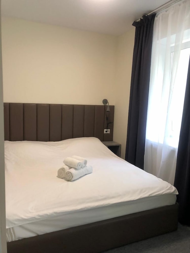 Room, 1 Queen Bed photo 1