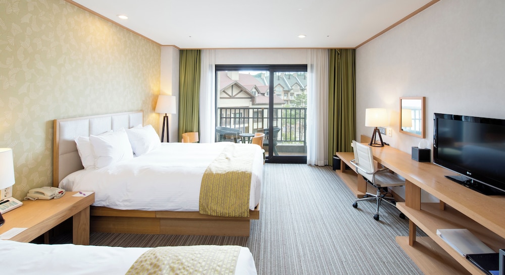 Standard Room, Multiple Beds - Photo 1