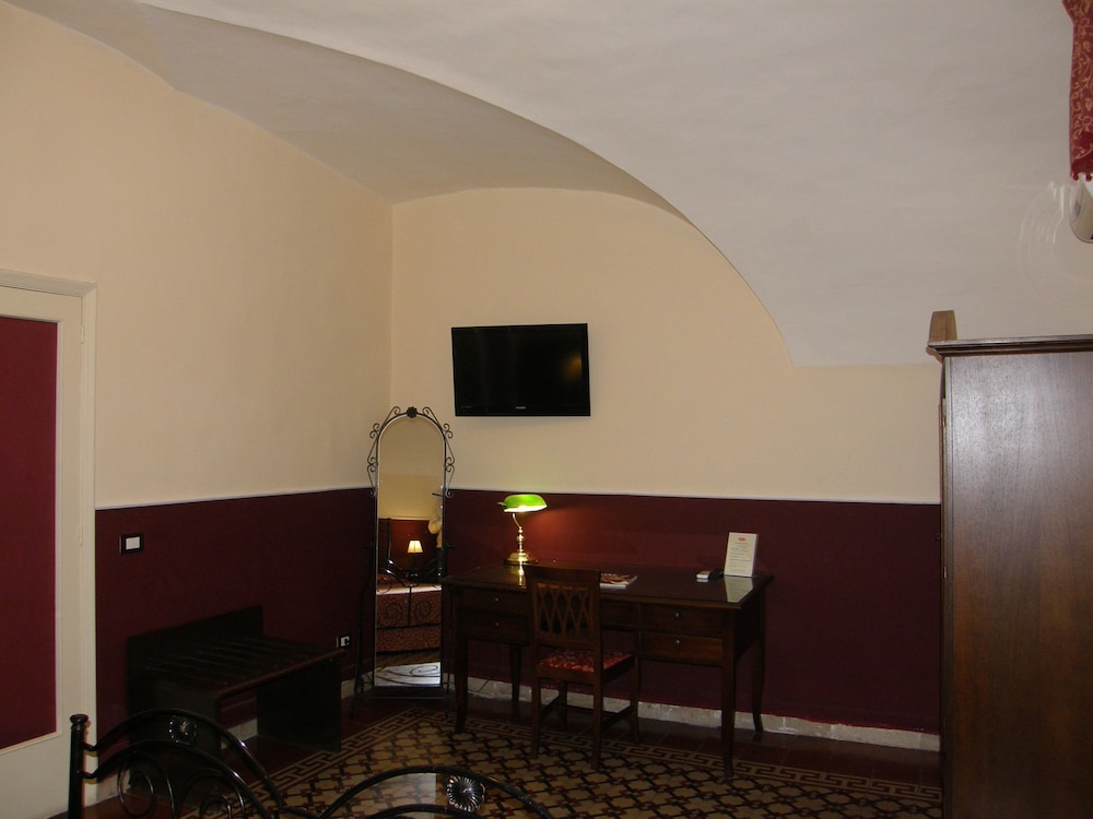 Economy Double Room, City View (external bathroom) photo 2