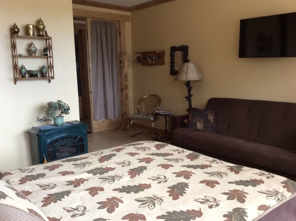 Oak Room With Shared Bathroom photo 3
